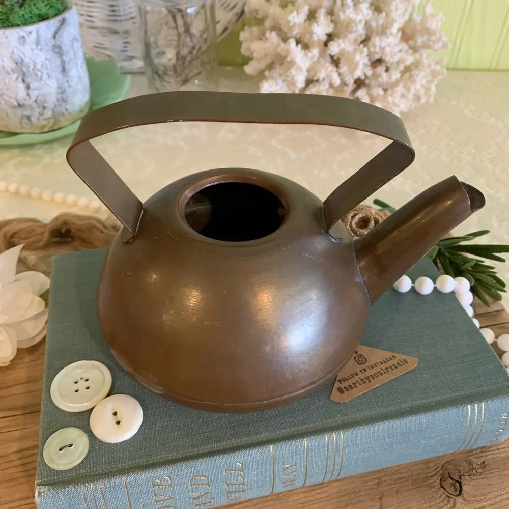 Vintage Copper Teapot 🫖 Unique Home Decor / Gift / Kitchen / Earthy - Picture 3 of 11